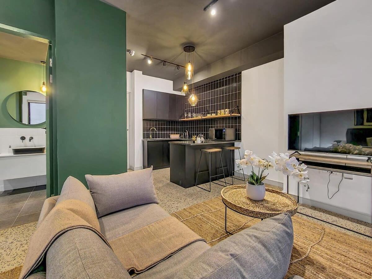 Spacious, Balcony, Rooftop Pool, Balcony, Ac Apartment *